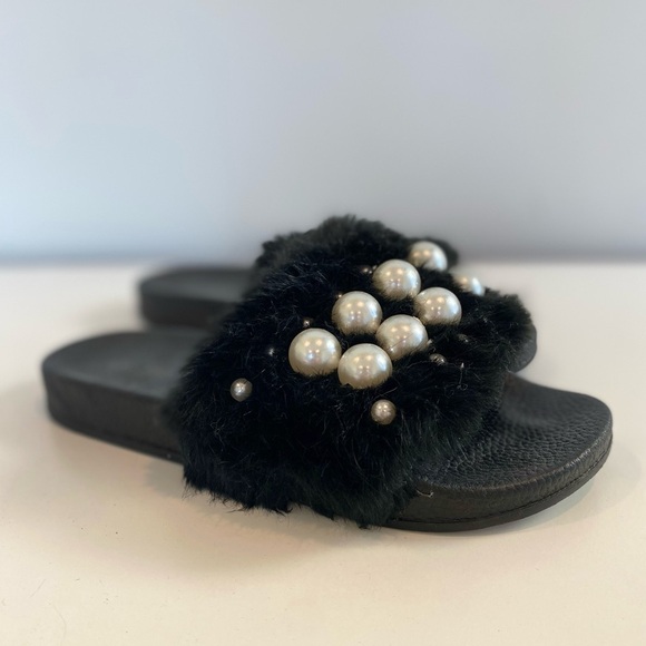 Black Slides Faux Fur and Pearl sandals size 6 - Picture 3 of 12